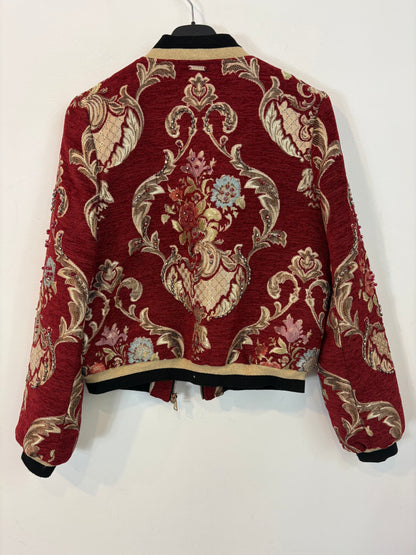 GUESS. Chaqueta burdeos detalles. T S