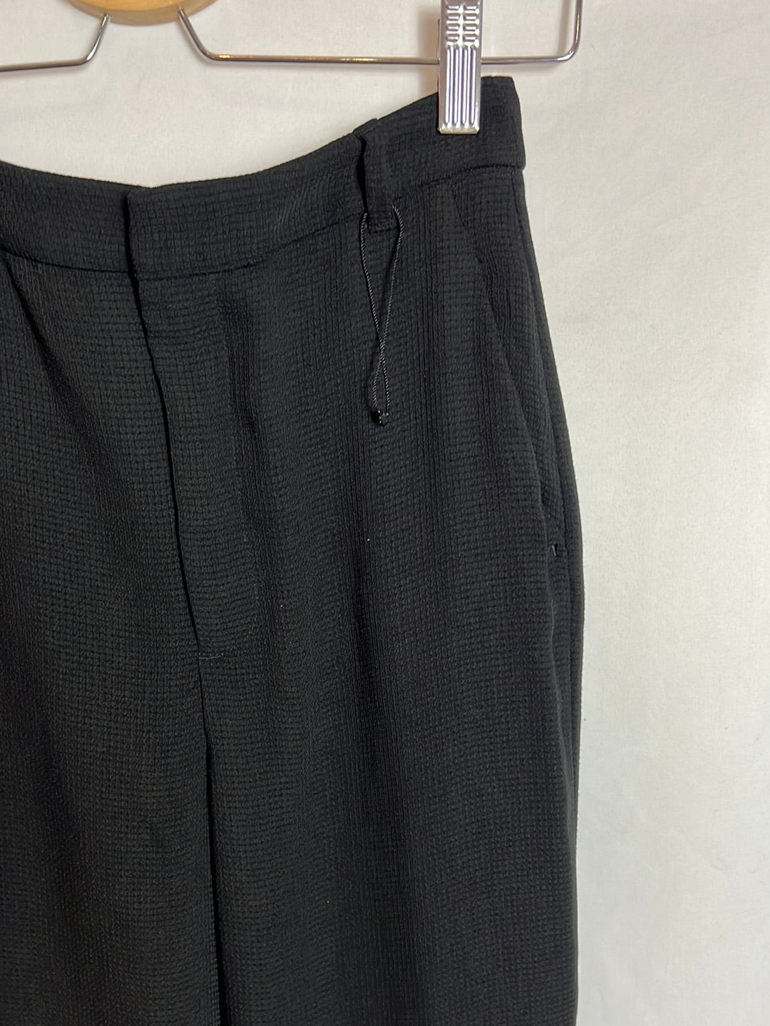 ZARA. Pantalón negro fluido acampanado. T XS