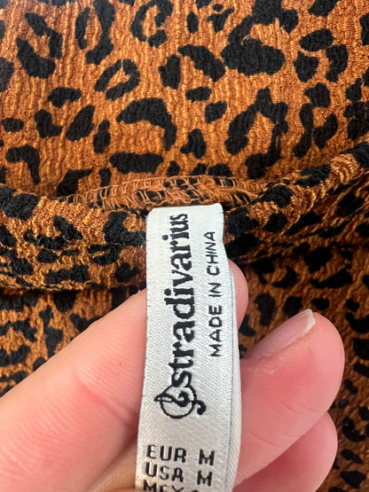 STRADIVARIUS. Short elastic animal print skirt. TM