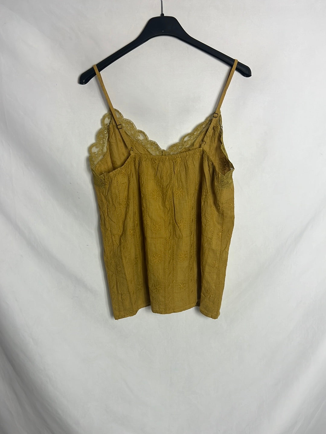 BASYCO. Top mostaza bordado T.s/m