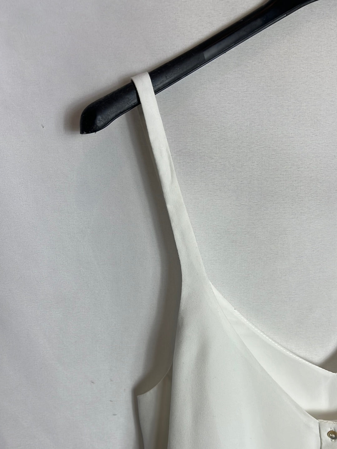 ZARA. White buttoned strap top. TS 