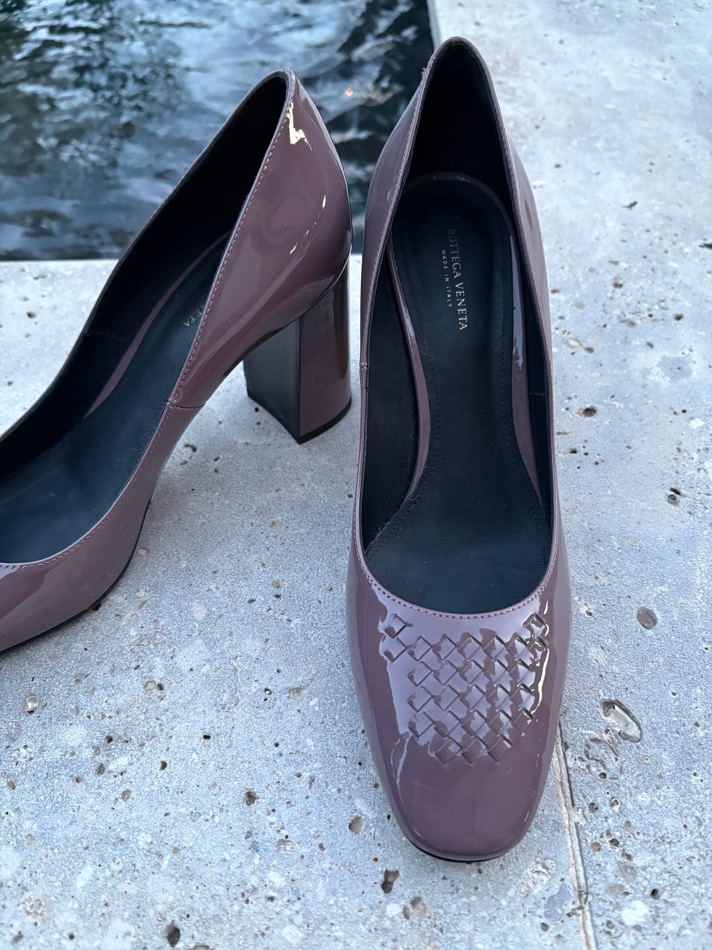 BOTTEGA VENETA. Tacones nude detalle punta