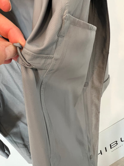 UNIQLO. Chaqueta gris impermeable. T M