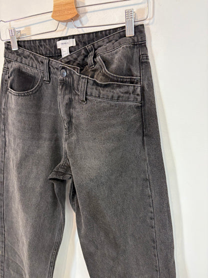 FOREVER 21. Denim negro detalle cintura. T 34