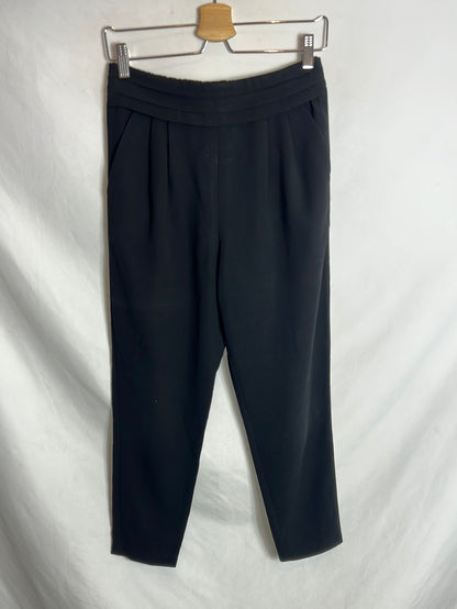 FOREVER 21. Pantalón negro pinzas. T S