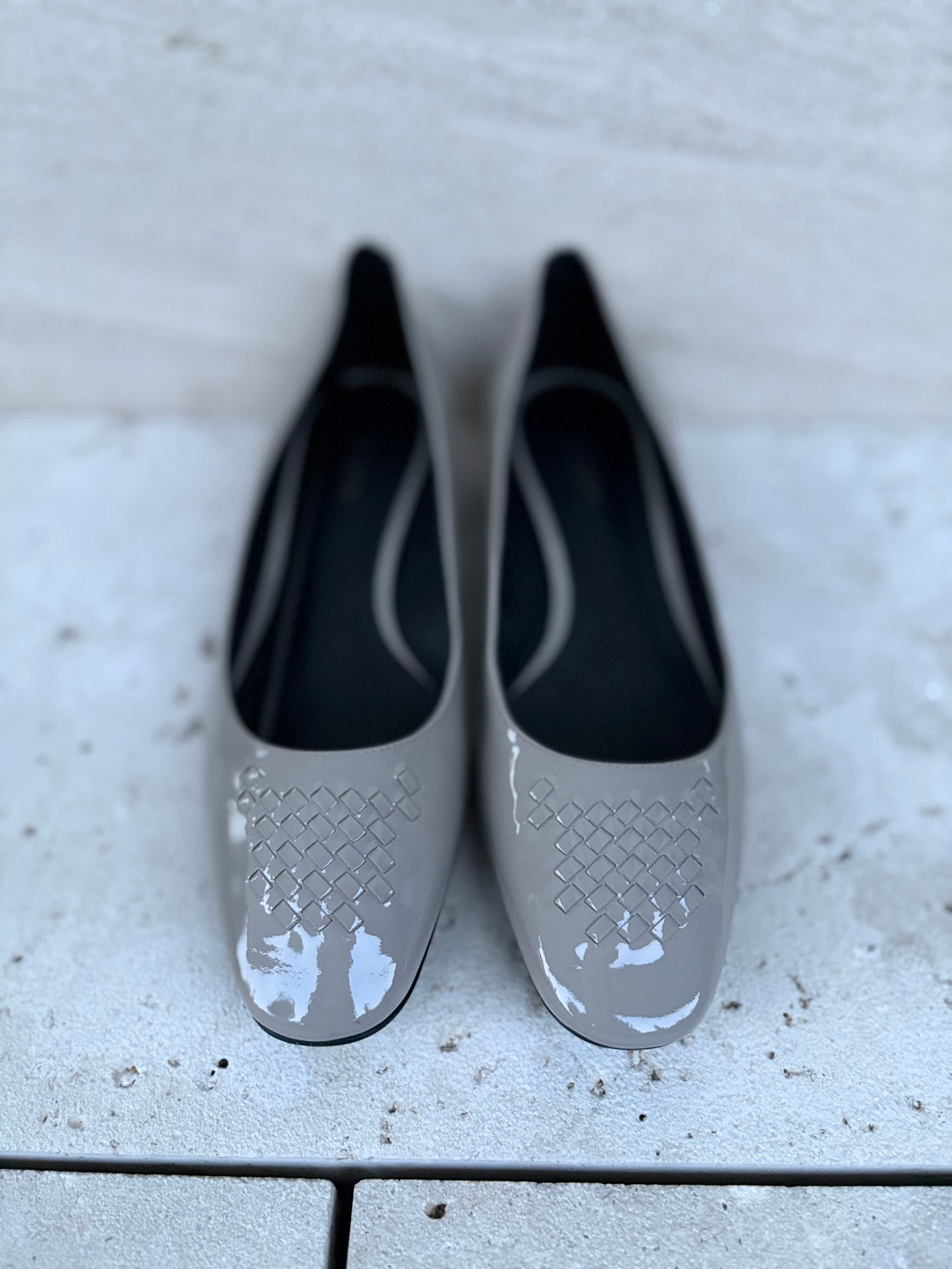 BOTTEGA VENETA. Bailarina gris detalle punta. T 39