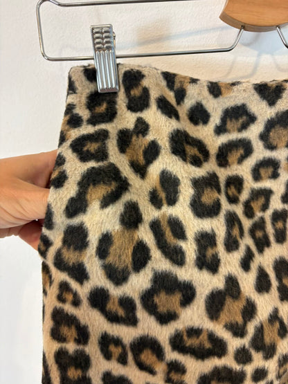 H&M. Falda mdi textura animal print