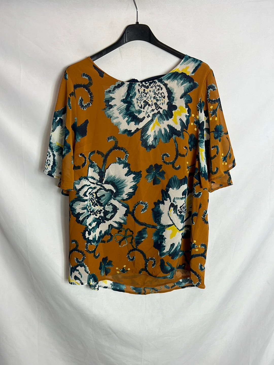 H&amp;M. Camel-printed top. Size 46