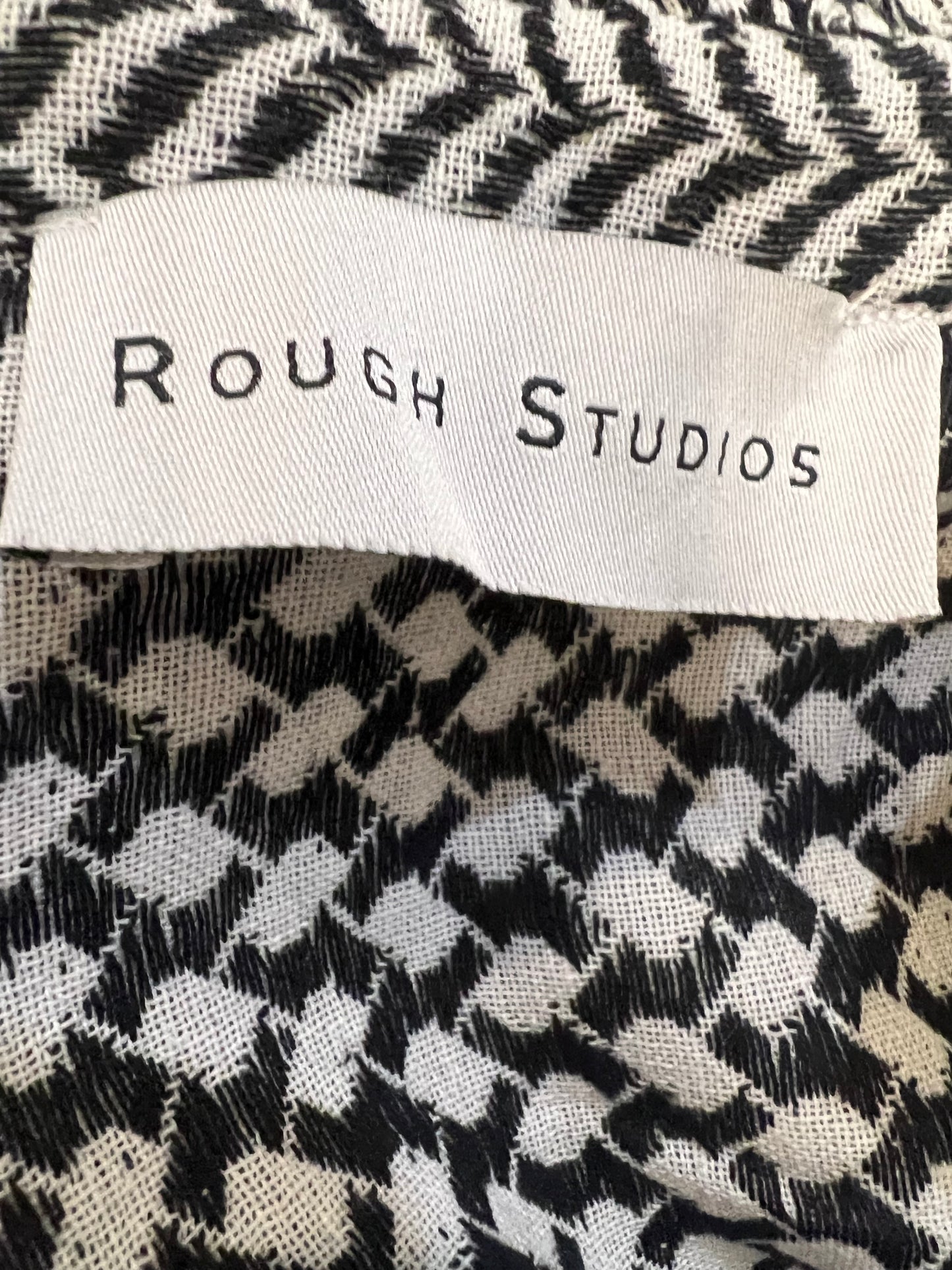 ROUGH STUDIOS.Ts printed black shirt