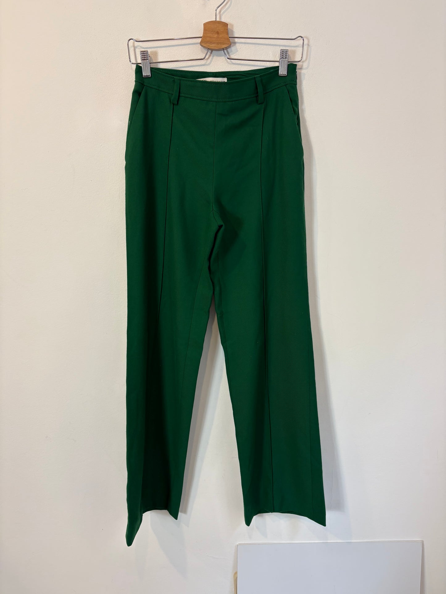 ZARA. Traje de chaqueta verde doble botonadura