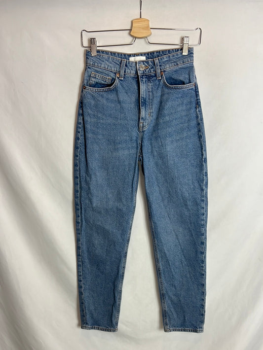 H&M. Denim estilo mom fit. T 34