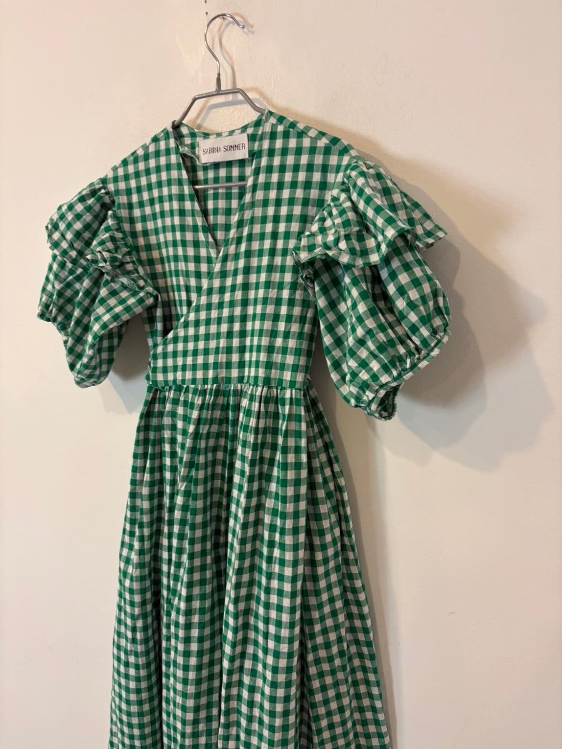SABINA SOMMER. Vestido largo cruzado vichy verde
