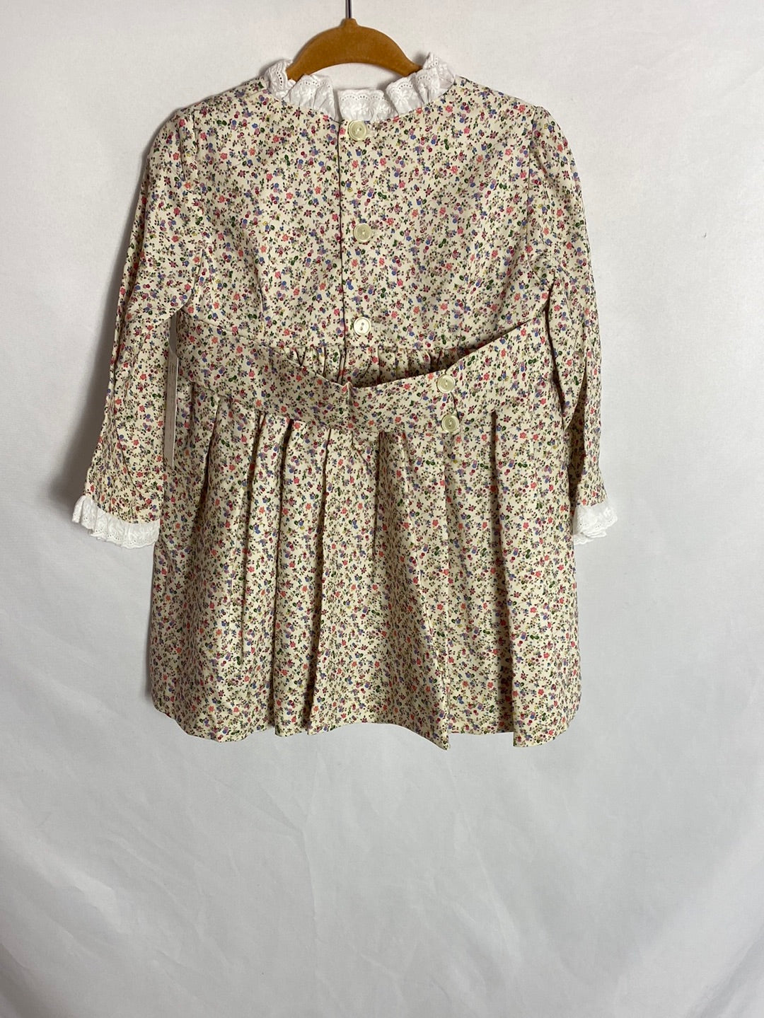 CARMENCITA. Vestido flores detalle bordado. T.2 años