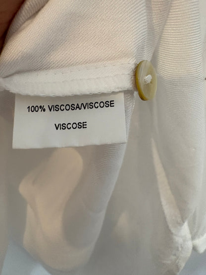 TINTA. Blusa blanca fluida detalles