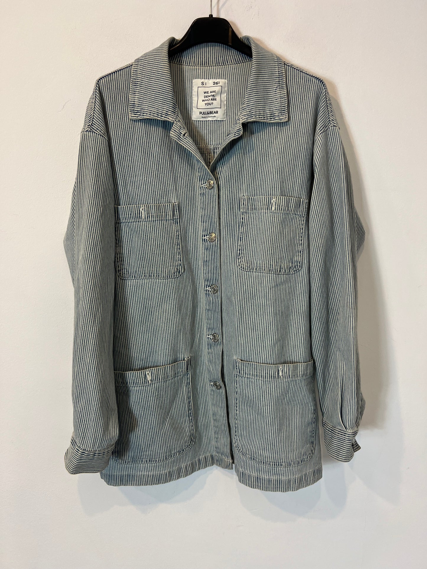 PULL&BEAR. Chaqueta rayas bolsillos. T S