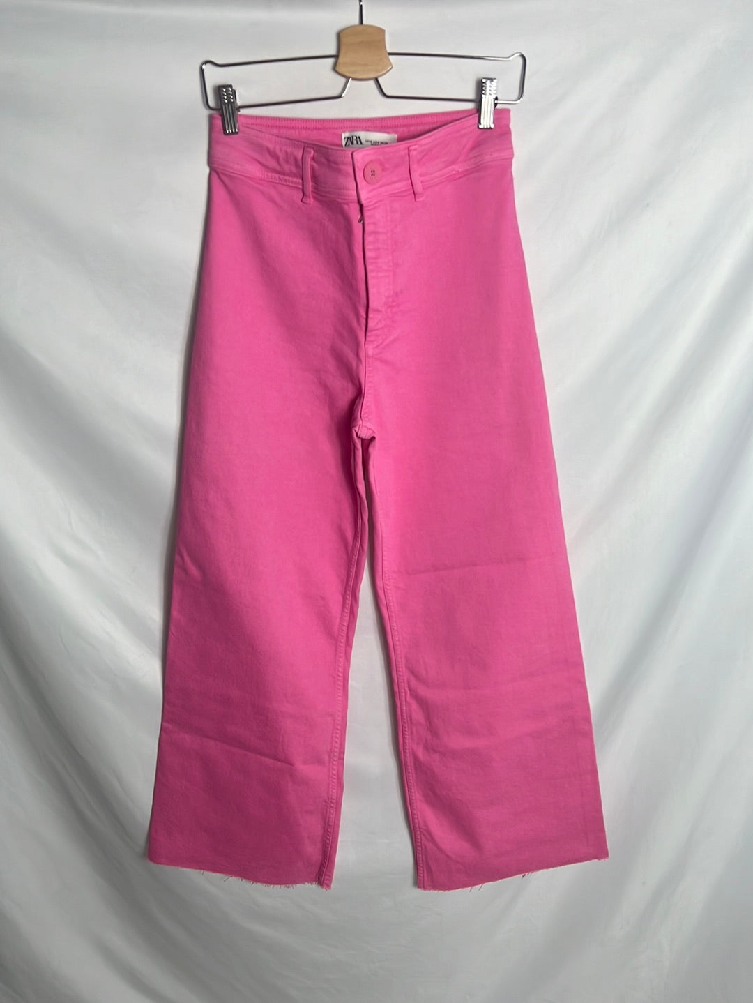ZARA. Denim culotte rosa fucsia . T 38