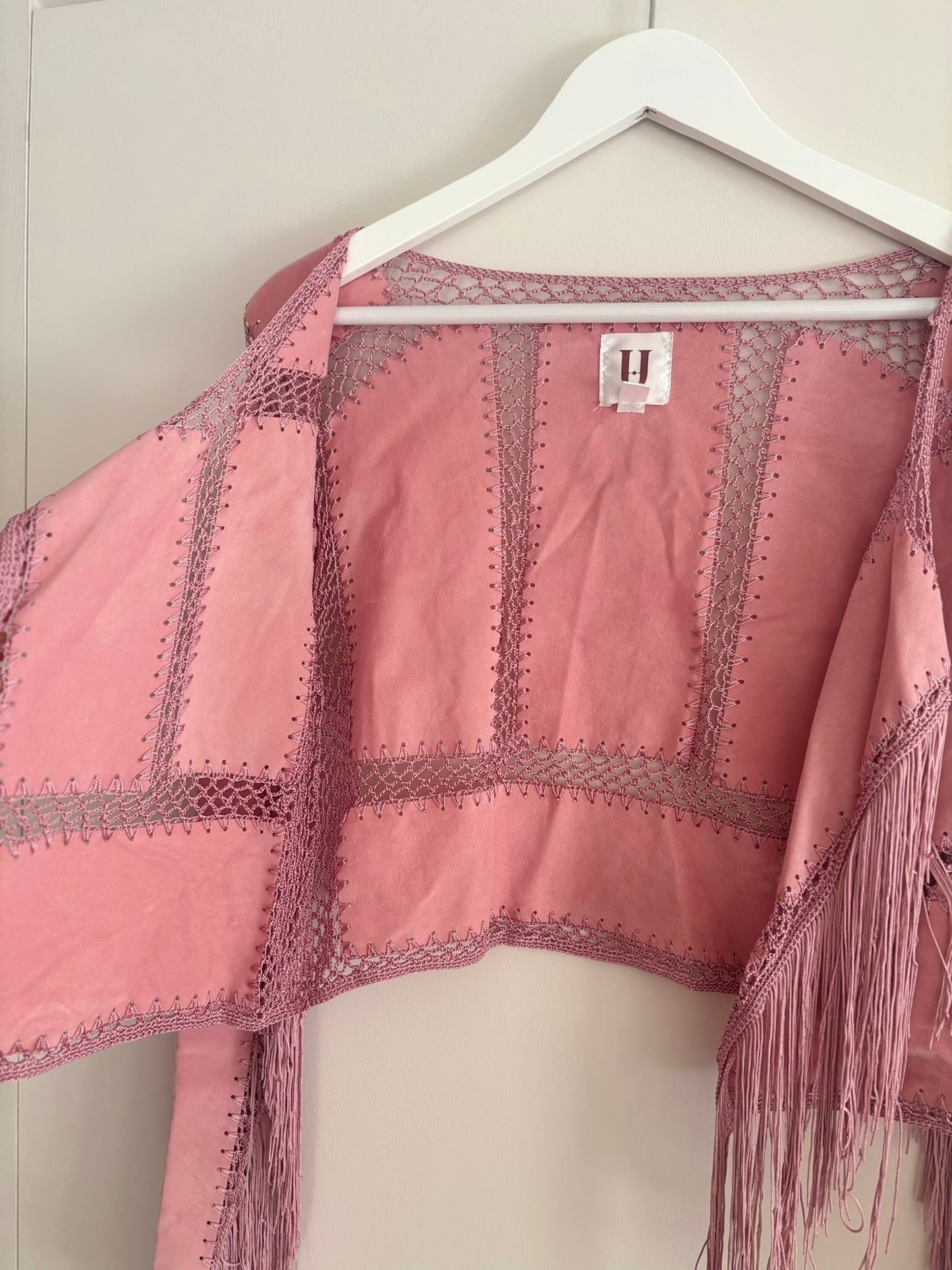 FOREVER UNIQUE. Chaqueta corta flecos