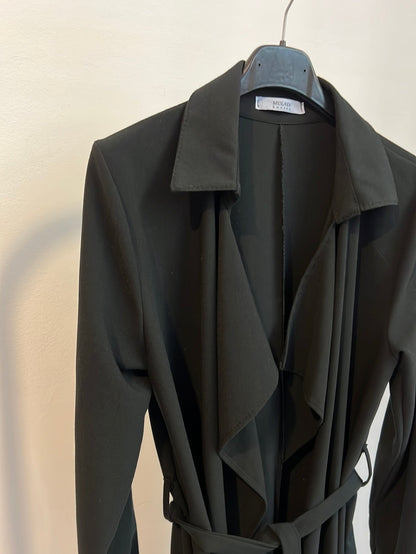 MULAYA. Chaqueta negra fluida de entretiempo. TU