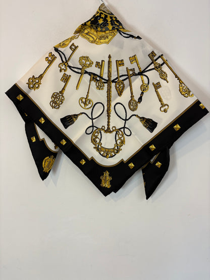 HERMÉS. Pañuelo seda estampado