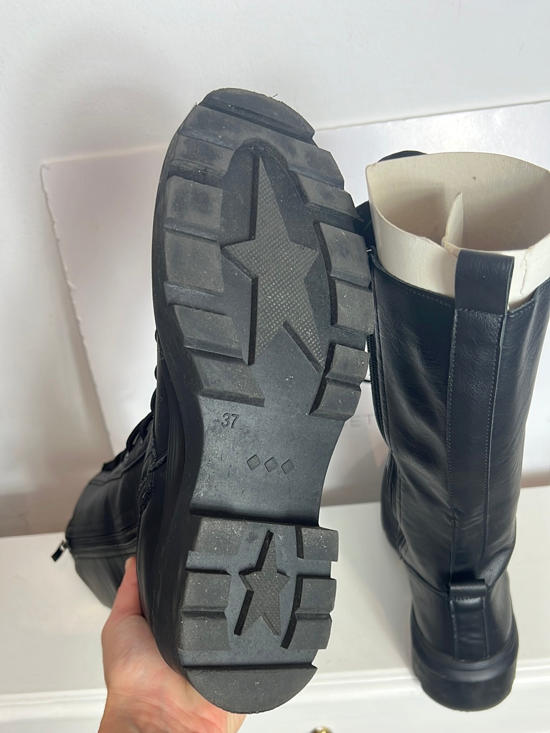 OTRAS. Botas negra militar T.37