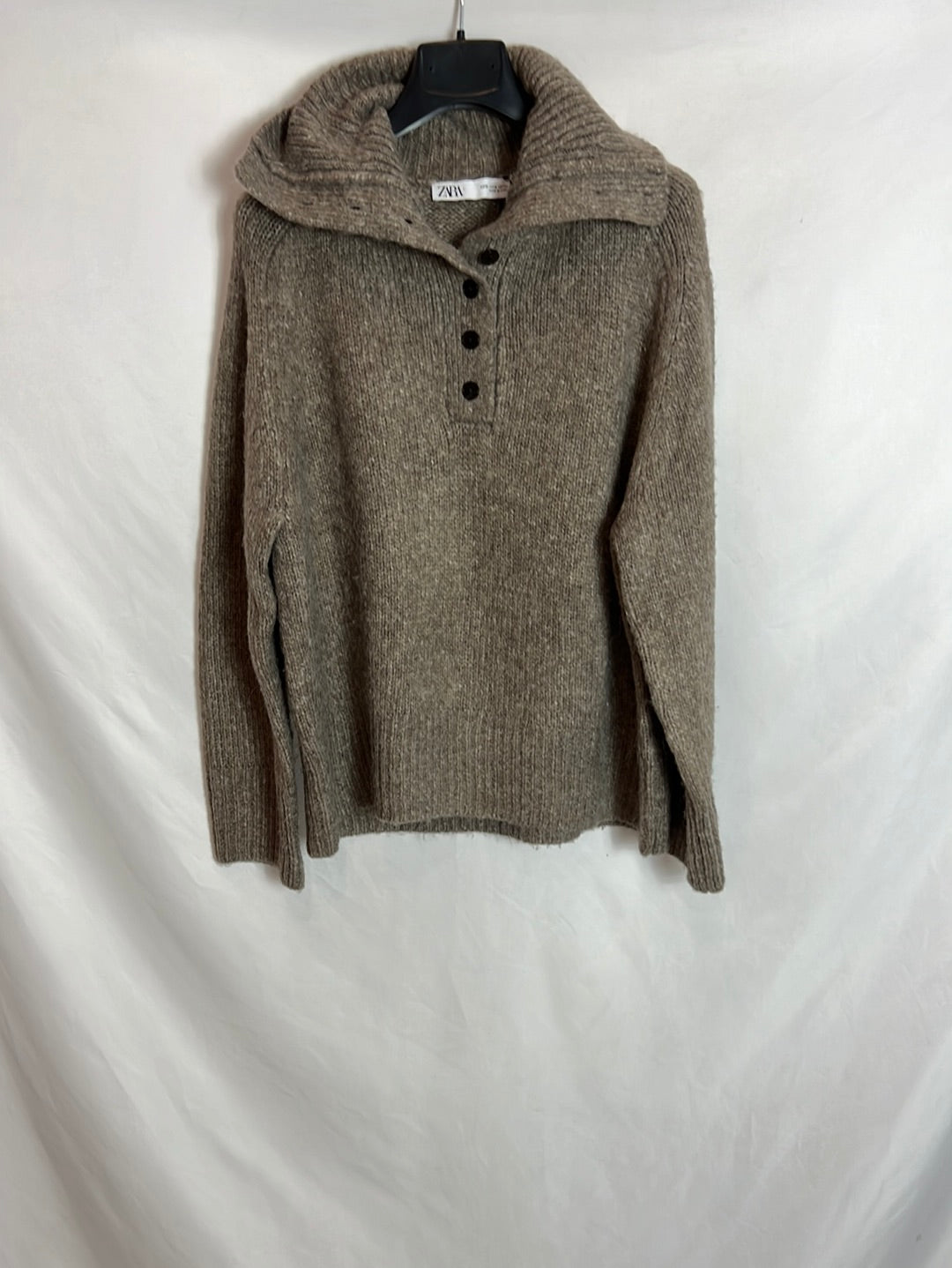 ZARA. Jersey marrón botones cuello T.s