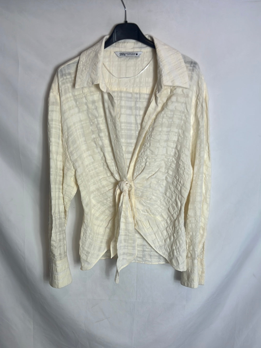 ZARA. Blusa beige textura lazada. TM