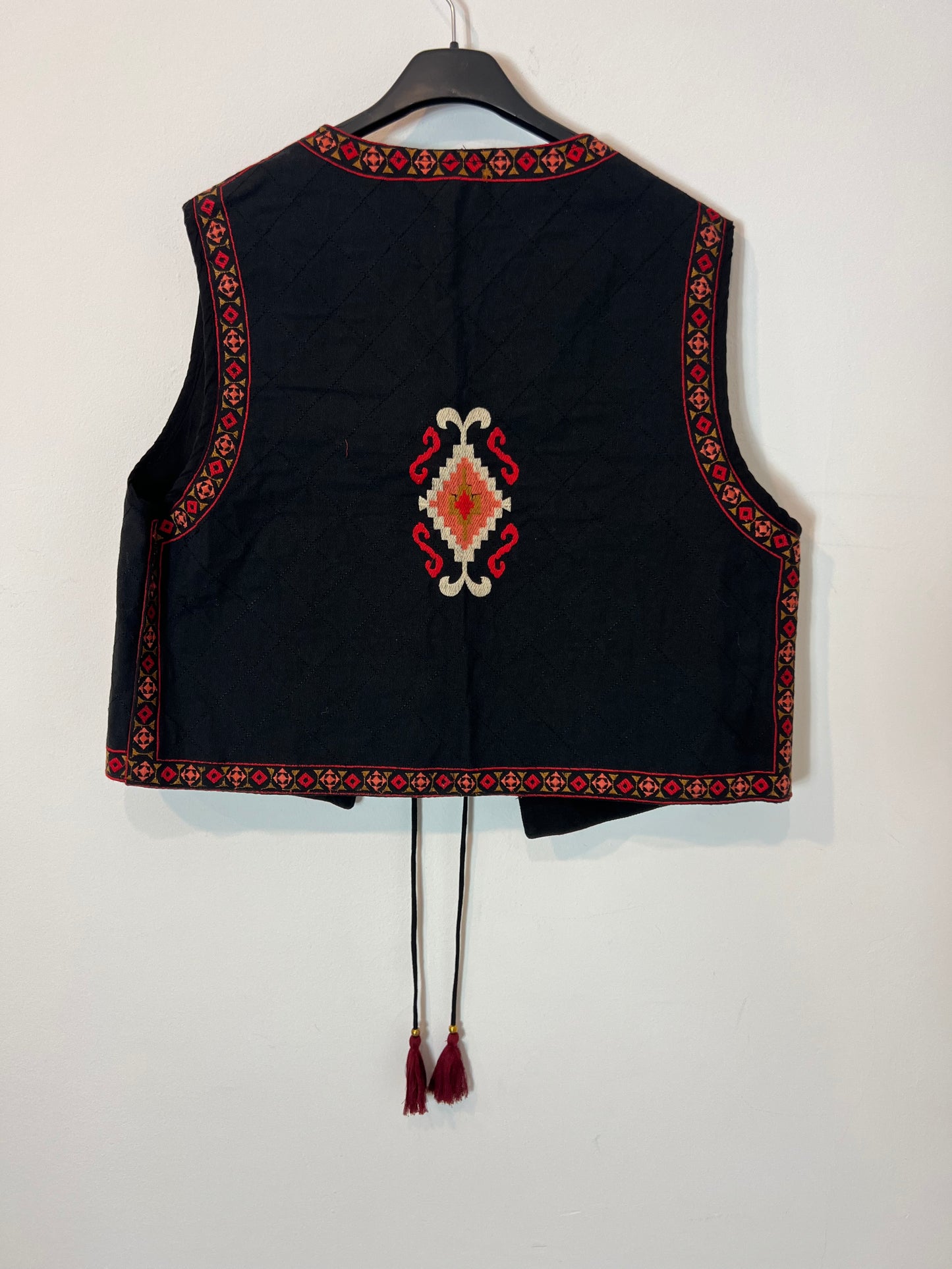 SUMITRA. Black embroidered vest Tl/XL