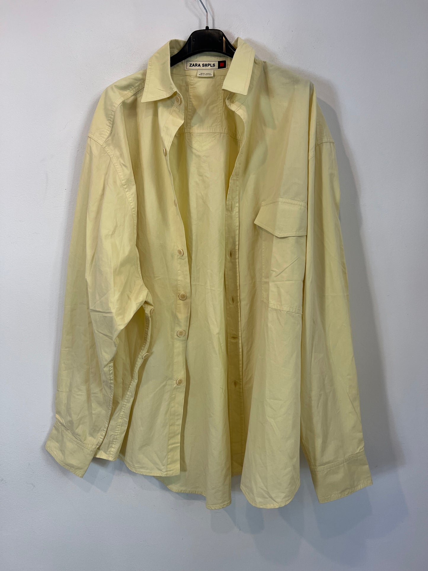 ZARA. Blusa amarilla amplia T.xs/s