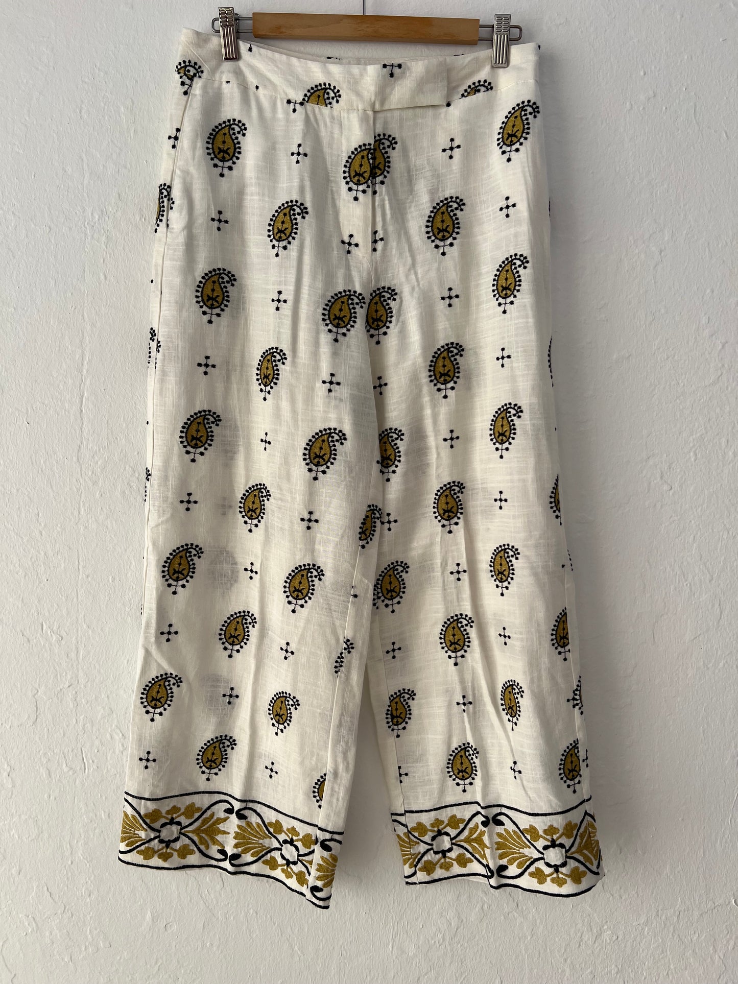 ZARA. White embroidered set TM