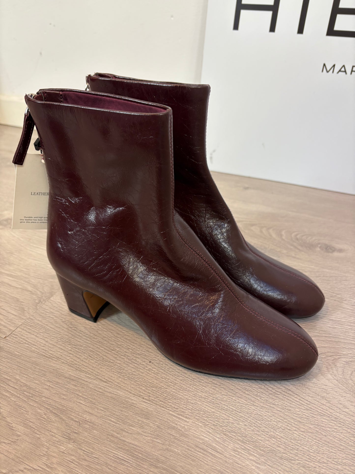 MANGO. Botines piel burdeos. T 39