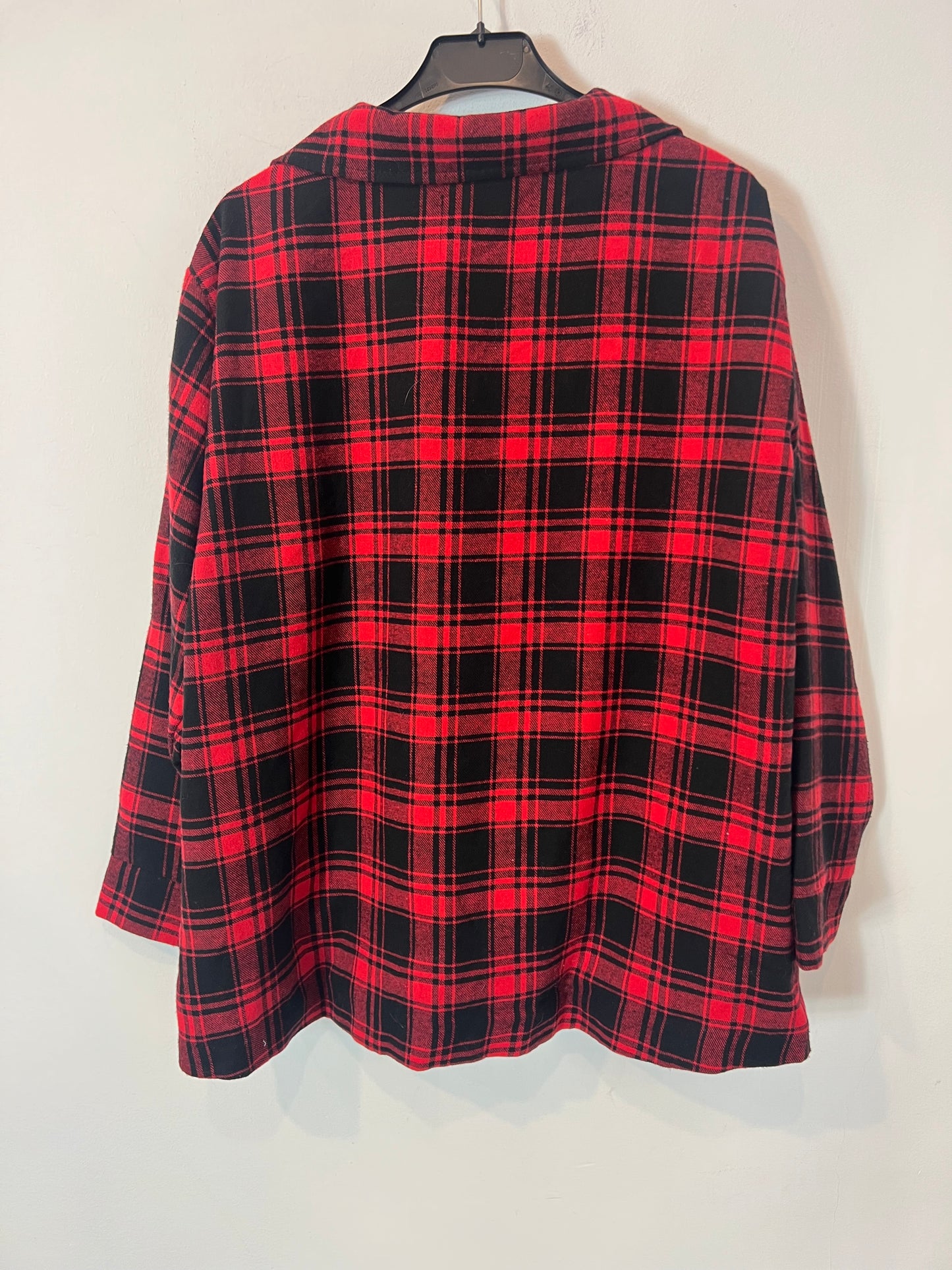 VALENTINA. sobrecamisa de cuadros negra y rojo T.l/xl