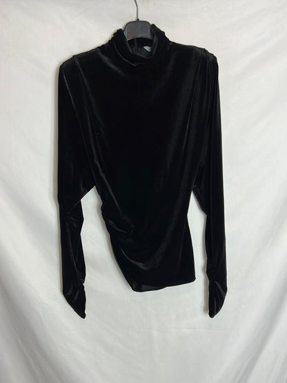 ZARA. Top terciopelo negro hombreras y fruncidos. T XS