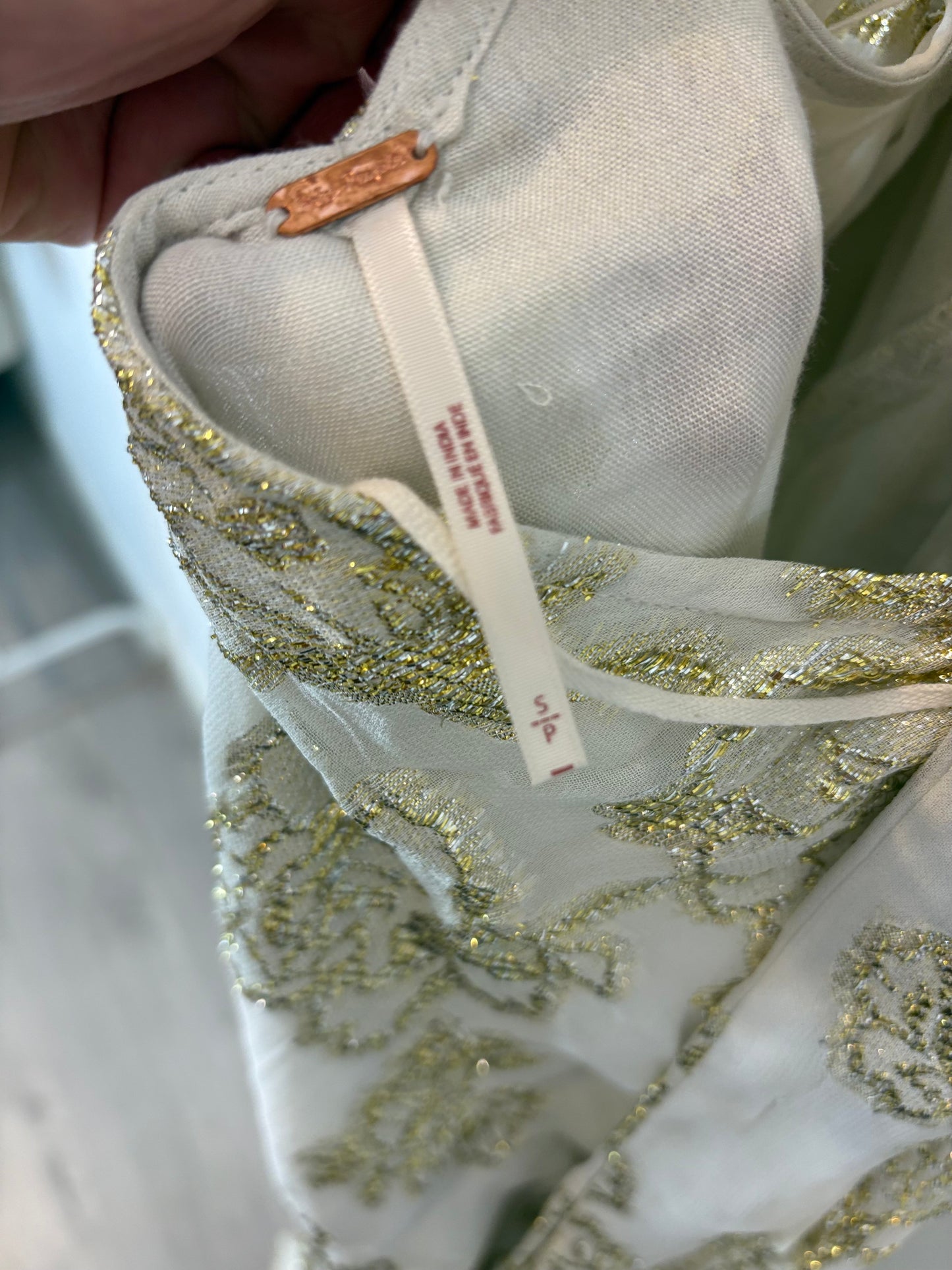 FREE PEOPLE. Vestido largo vaporoso hilos dorados