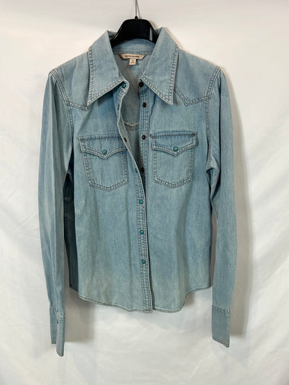 BANANA REPUBLIC. Denim shirt with button detail. TS
