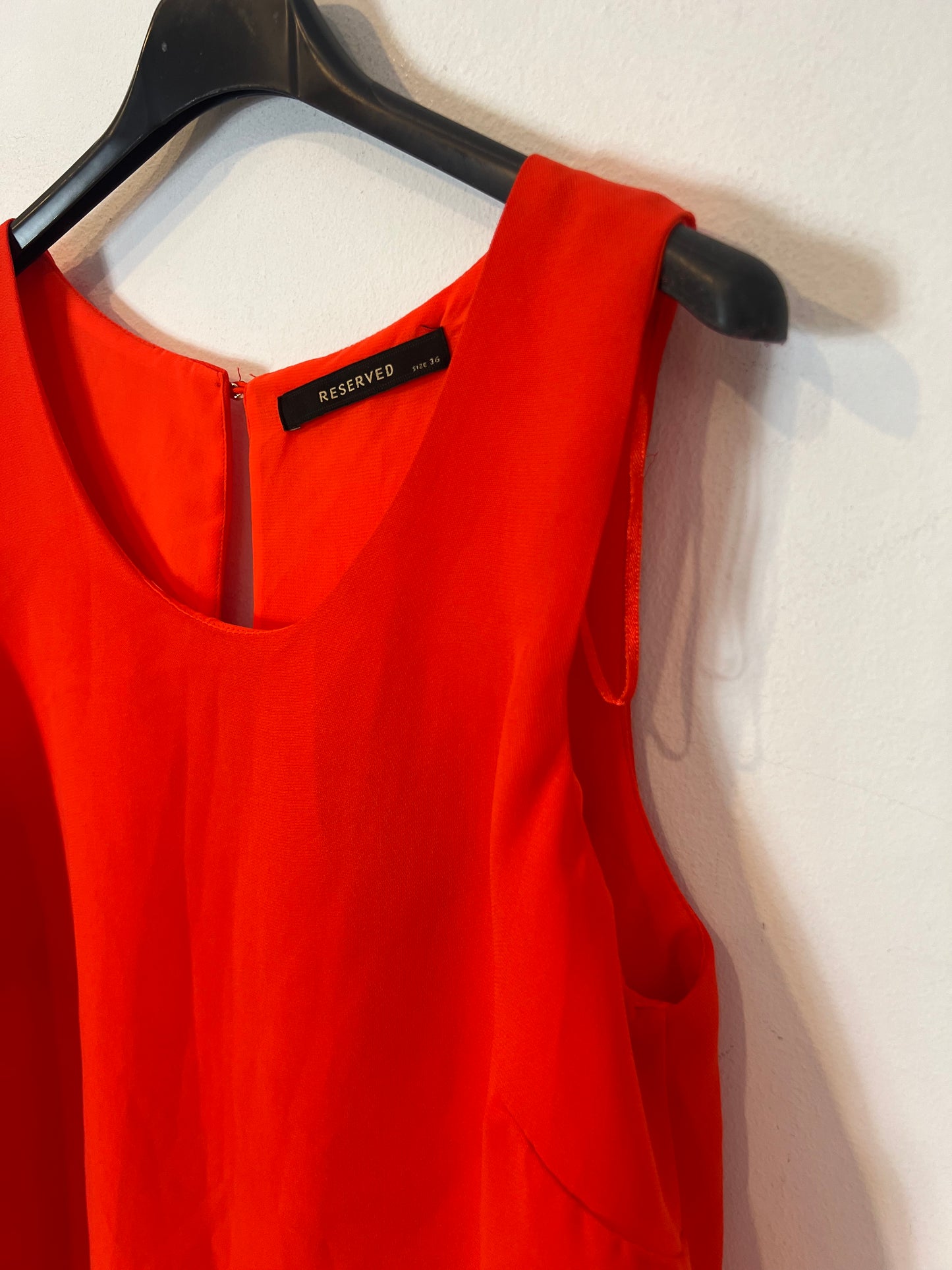 RESERVED. Top rojo fluido. T 36