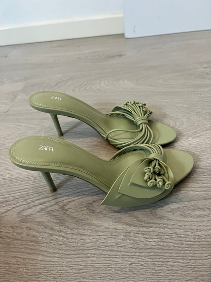 ZARA. Sandalia pastel tiras. T 38