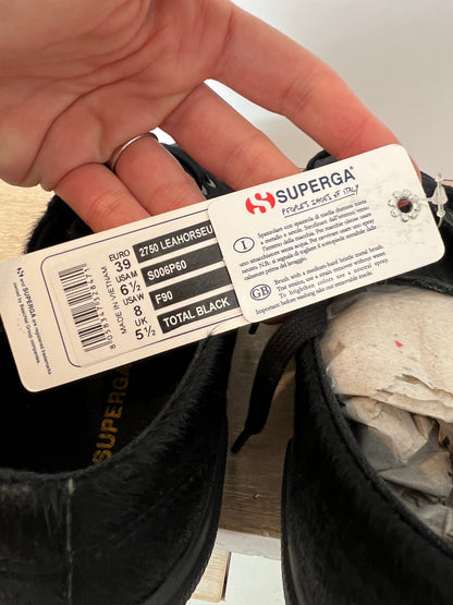 SUPERGA. Zapatillas negra pelito. T 39