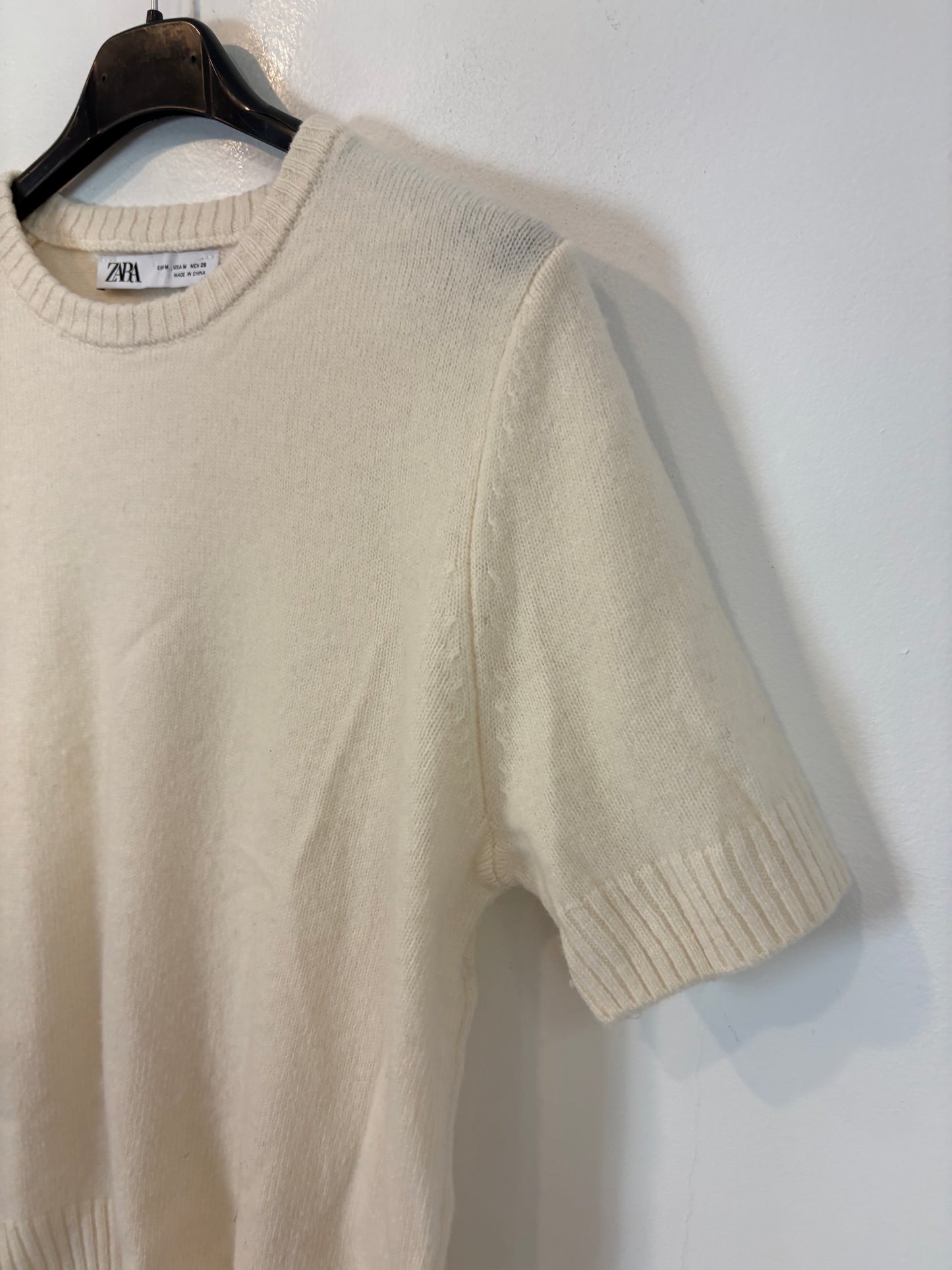 ZARA. Ecru knit top with wool. TM