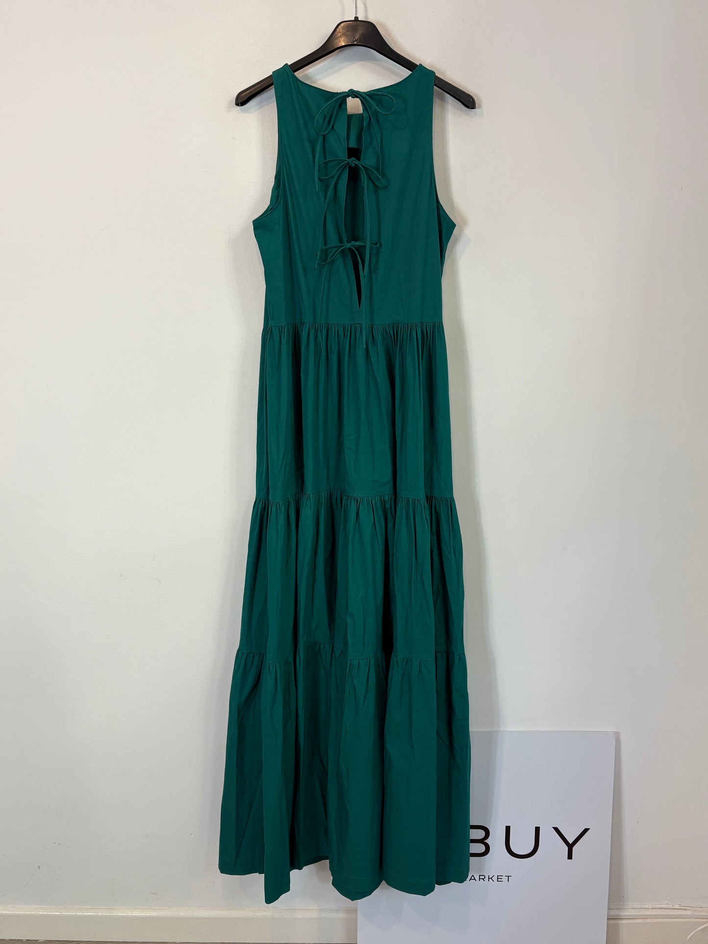 MANGO. Vestido largo verde detalle espalda. T XS