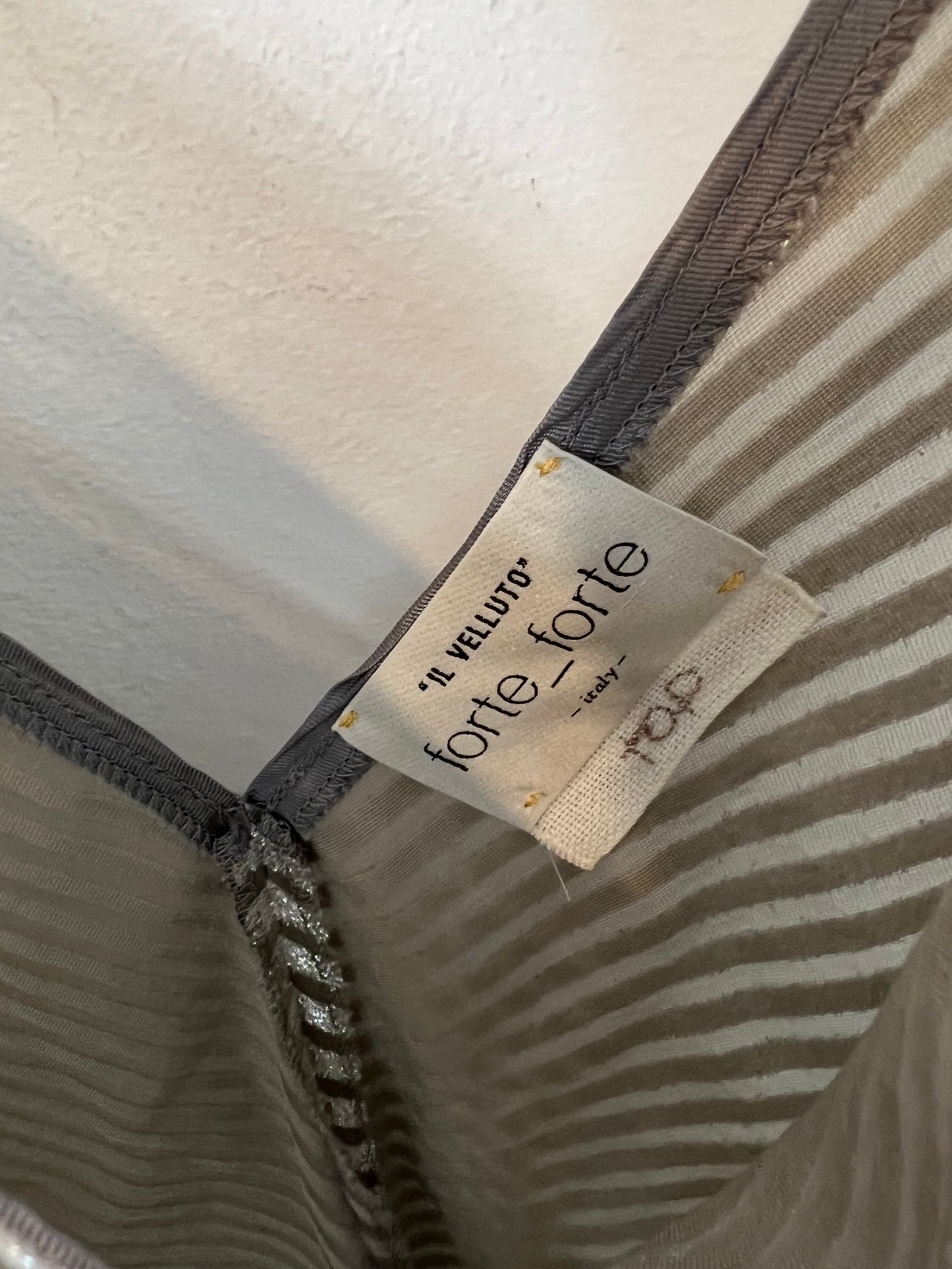 FORTE FORTE. Top plateado textura rayas T.u(s)