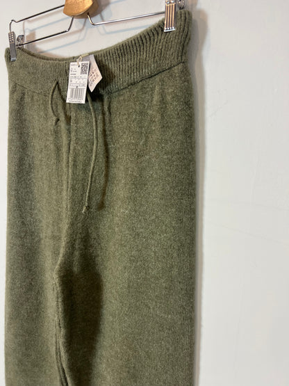MANGO. Pantalón punto verde jaspeado. T M