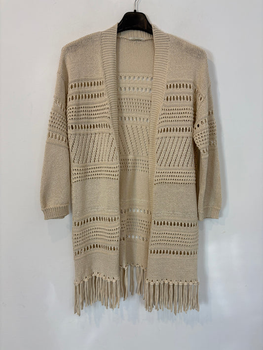 IKKS. Chaqueta calada beige flecos