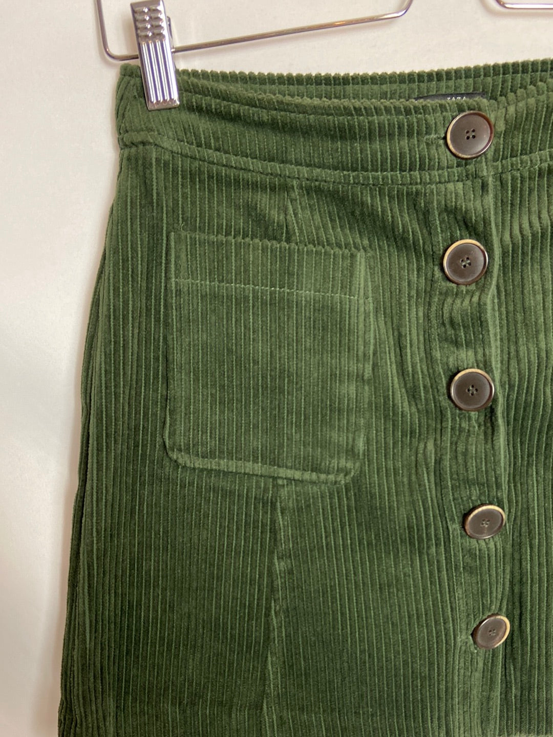 ZARA. Falda verde pana T.XS