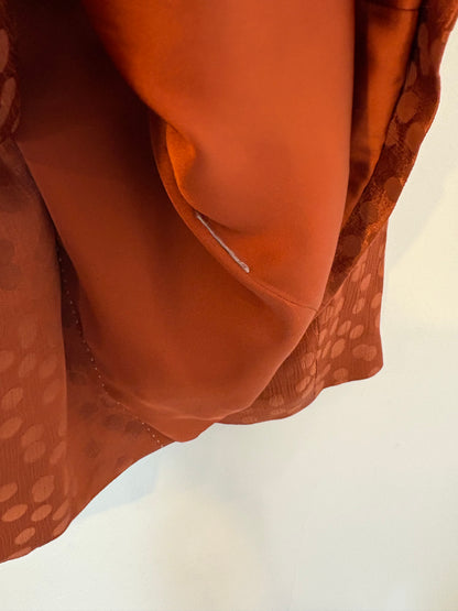 MANGO. Total look satinado caldera