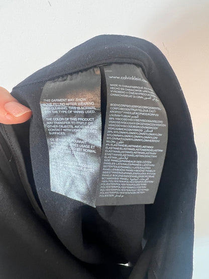 CALVIN KLEIN. Falda doble textura . T 36(M)