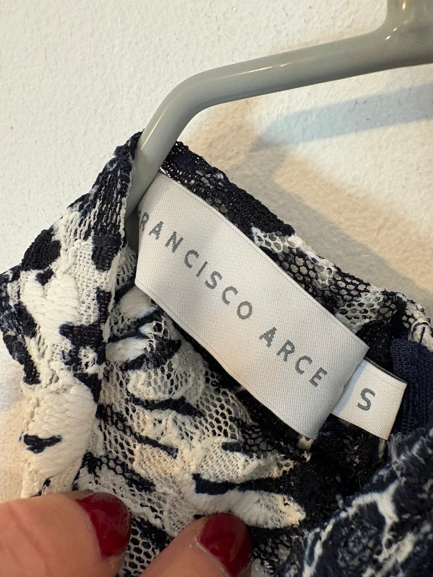 FRANCISCO ARCE. Vestido largo estampado floral y escote halter