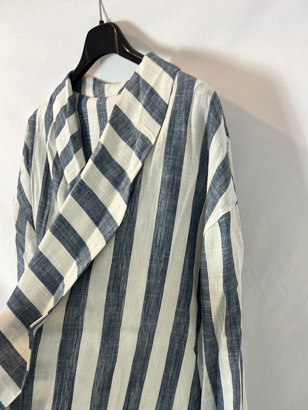 ATREZATÜRE. Blazer Lino rayas. T 40