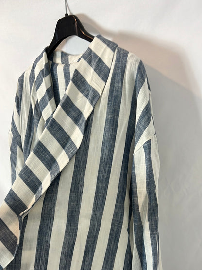 ATREZATÜRE. Blazer Lino rayas. T 40