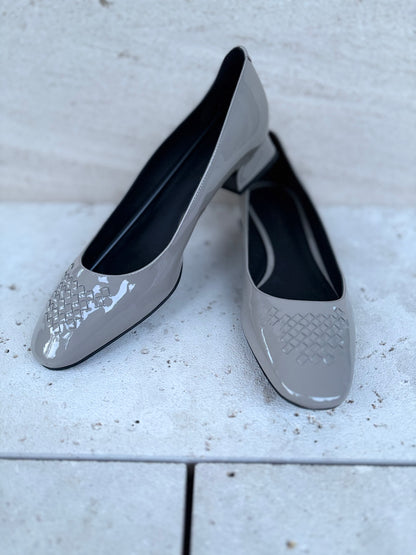 BOTTEGA VENETA. Bailarina gris detalle punta. T 39
