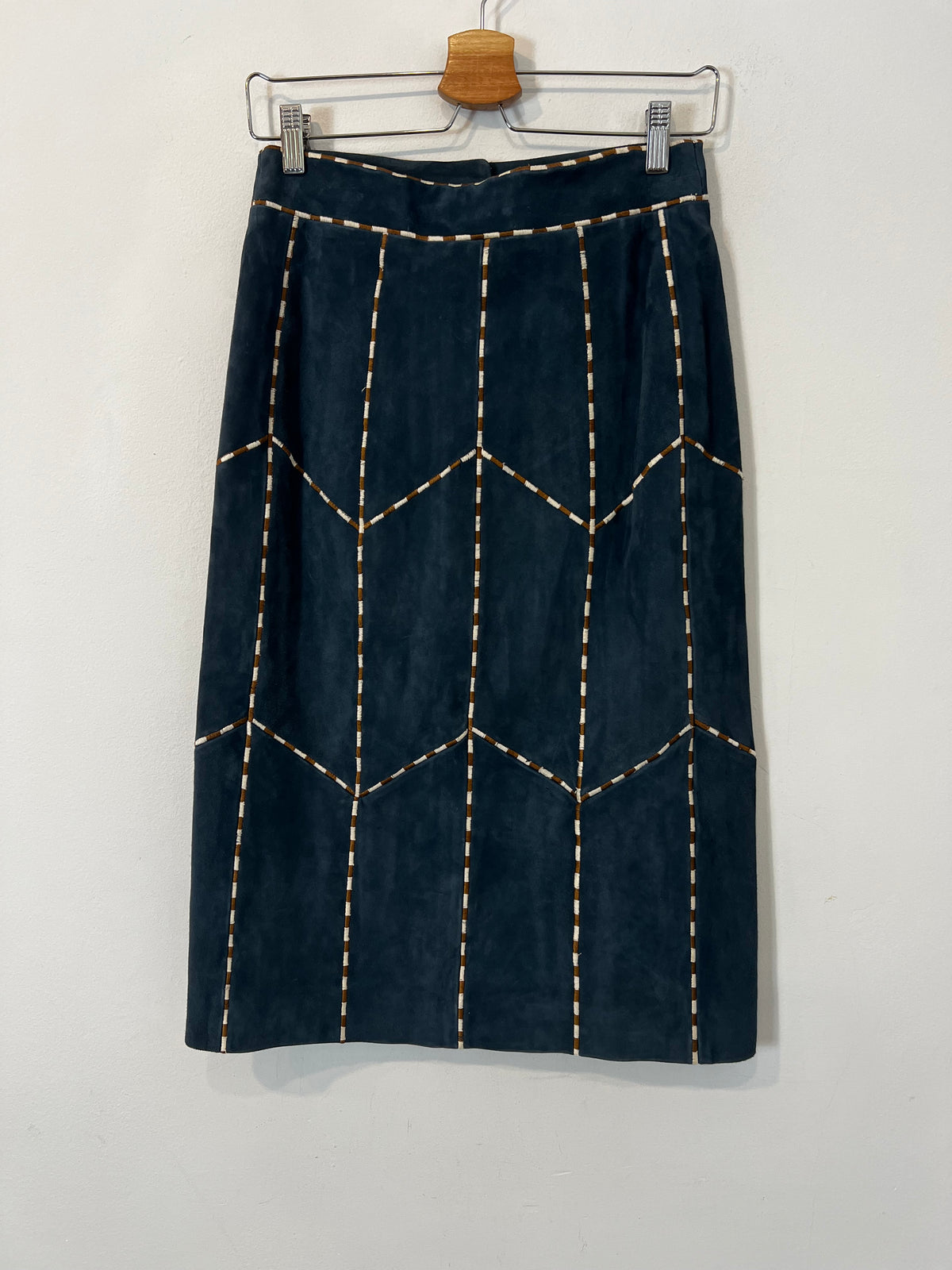 SÉZANE. Falda midi piel azul
